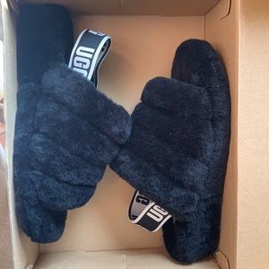 BLACK UGG FLUFF SLIDES (SIZE 8)